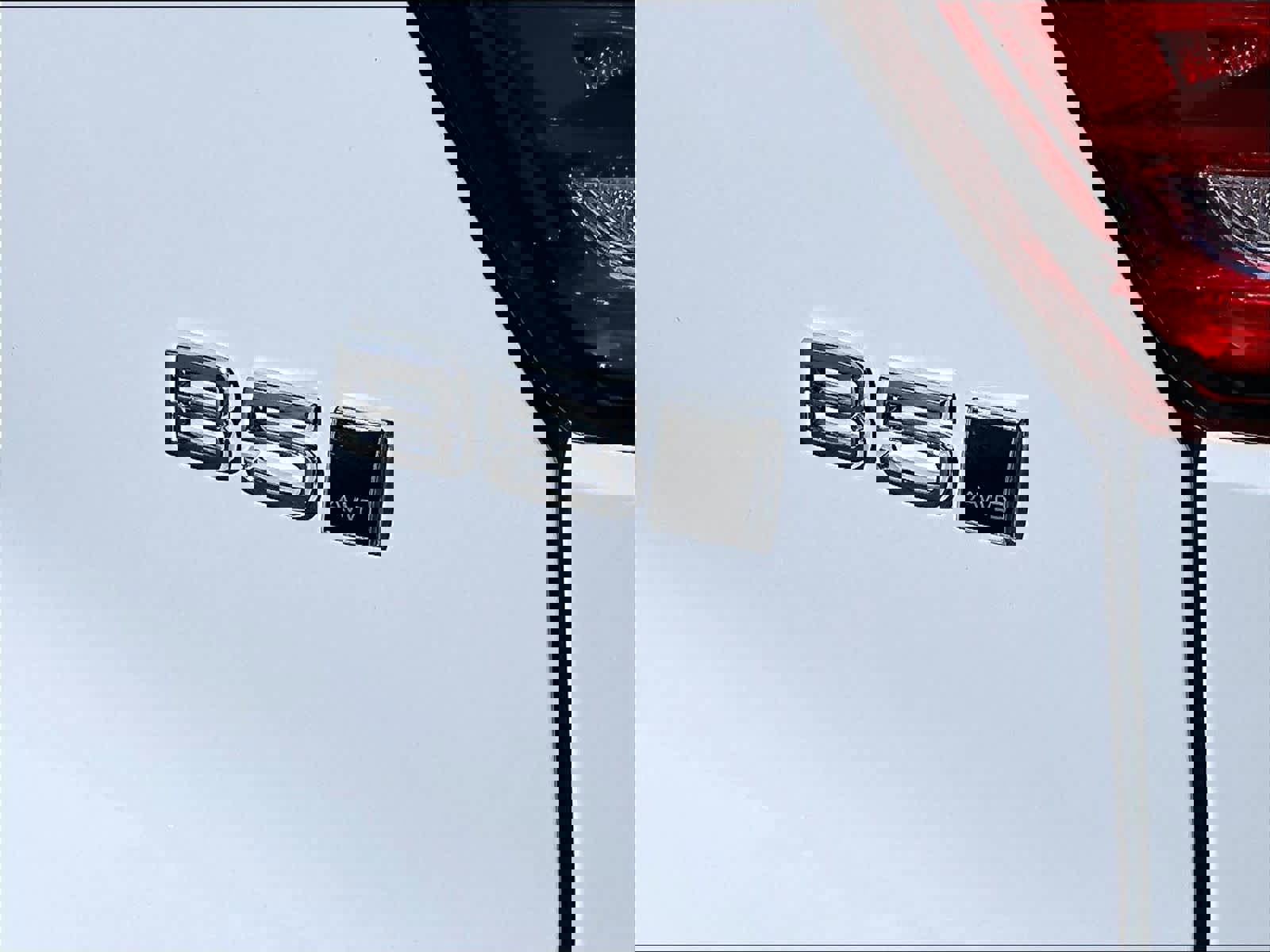 Used 2025 Volvo XC40 B5 Plus image 10