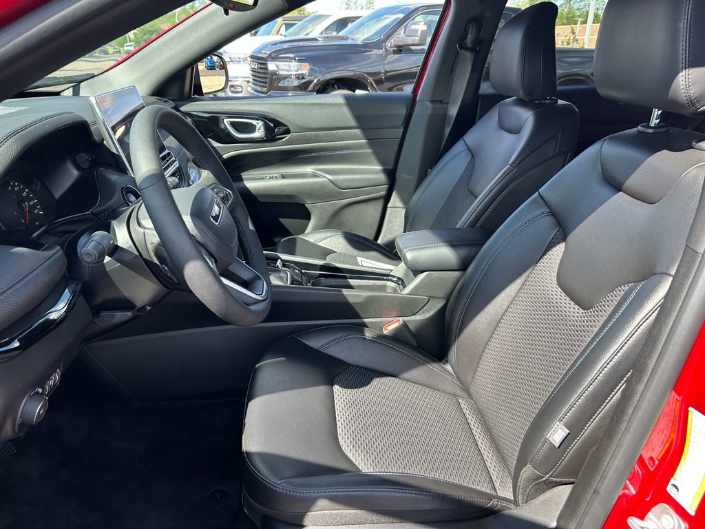 Used 2025 Jeep Compass Latitude w/ Altitude Special Edition AWD/4WD image 21