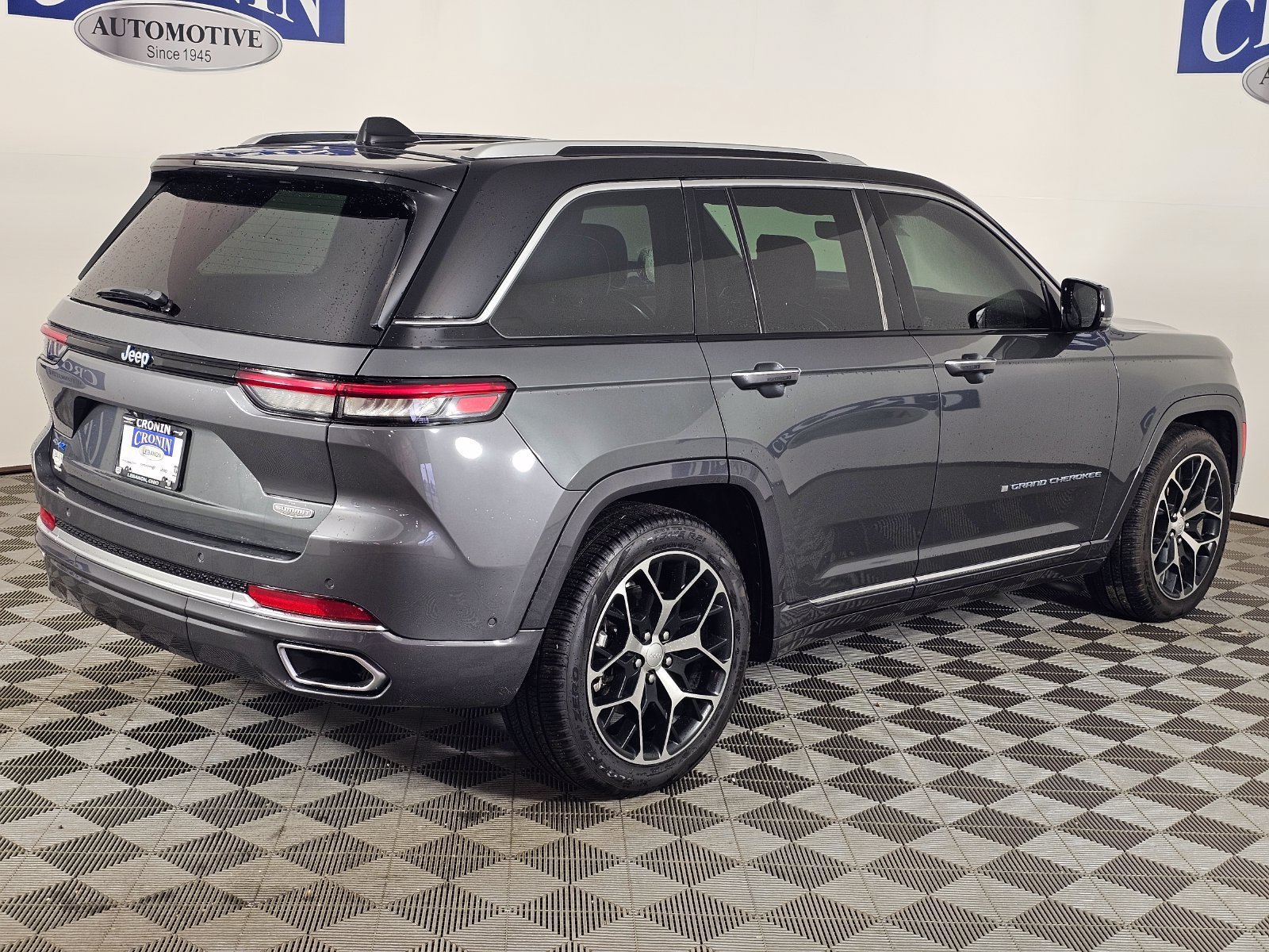 Used 2022 Jeep Grand Cherokee Summit AWD/4WD image 42