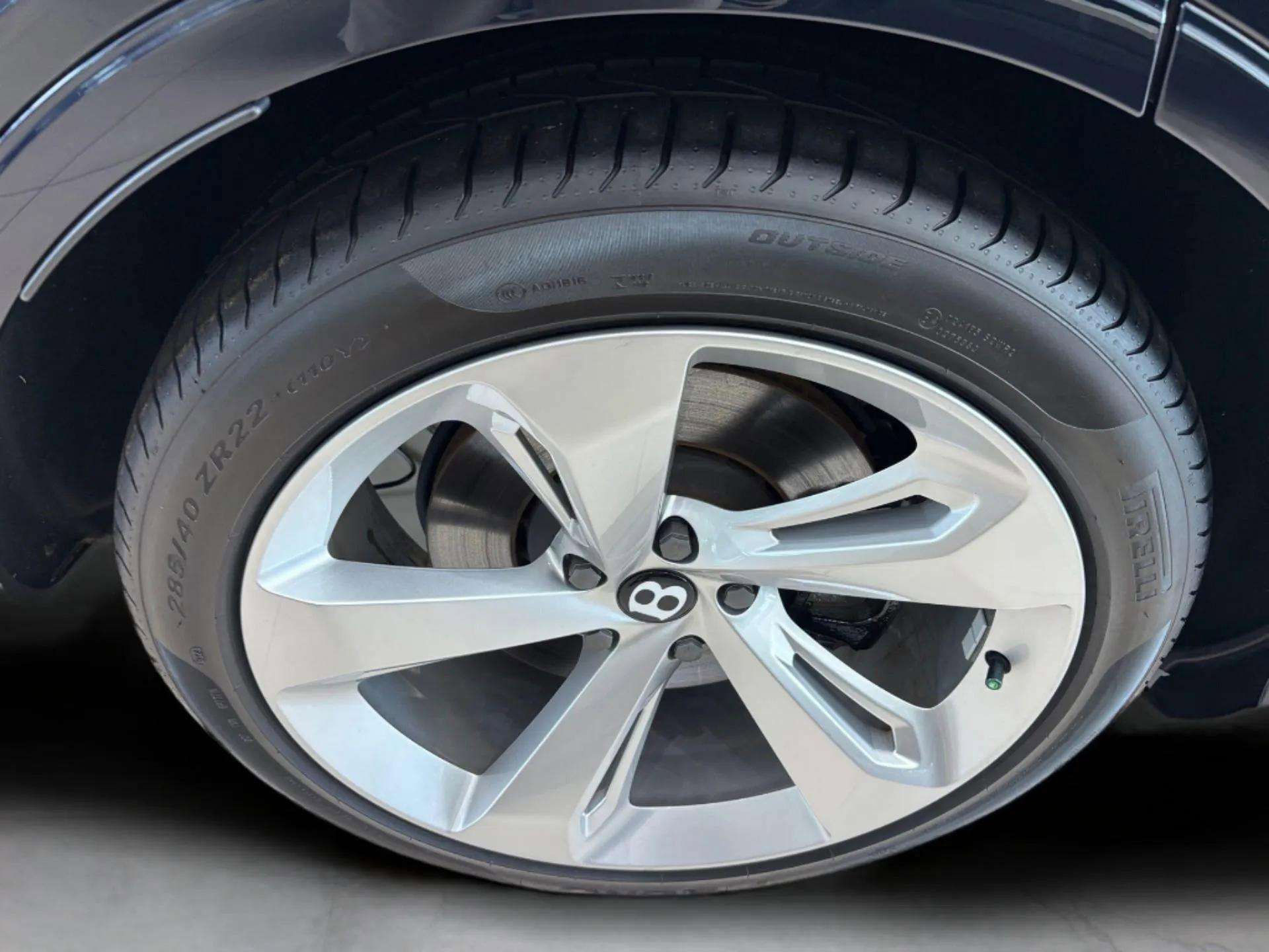 Used 2024 Bentley Bentayga Extended Wheelbase image 59