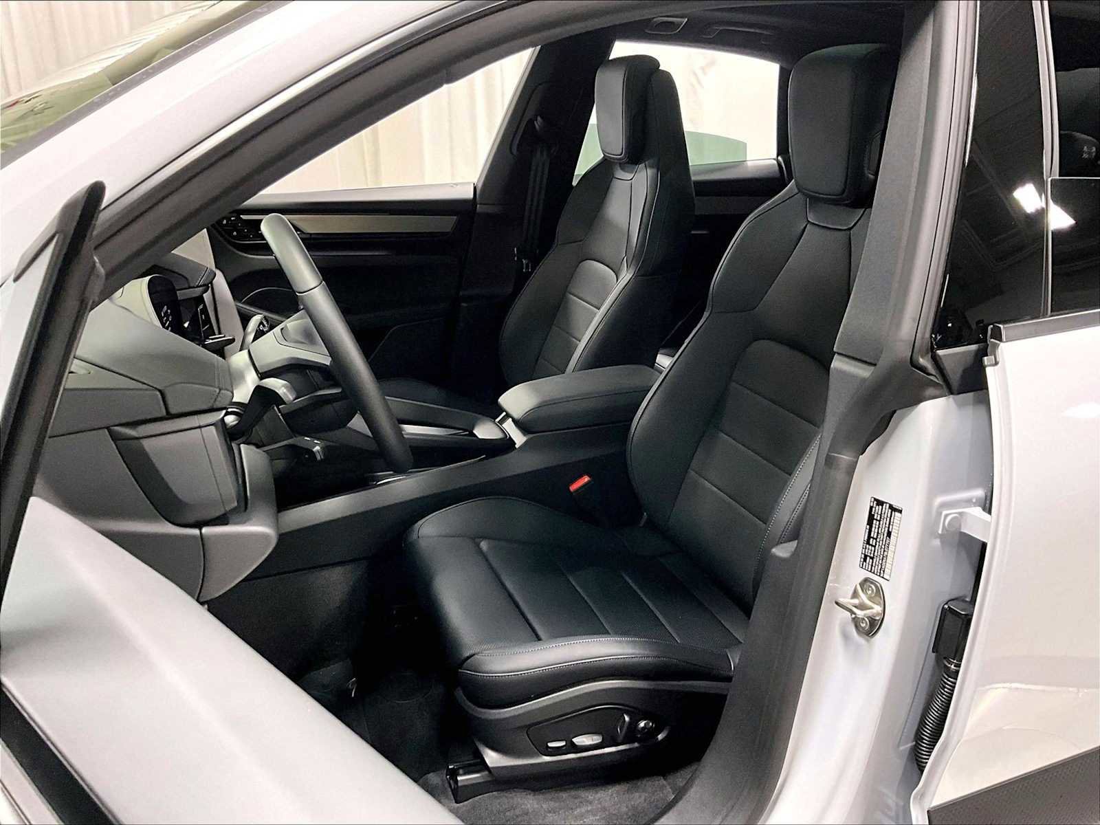 Used 2025 Porsche Macan Electric image 8