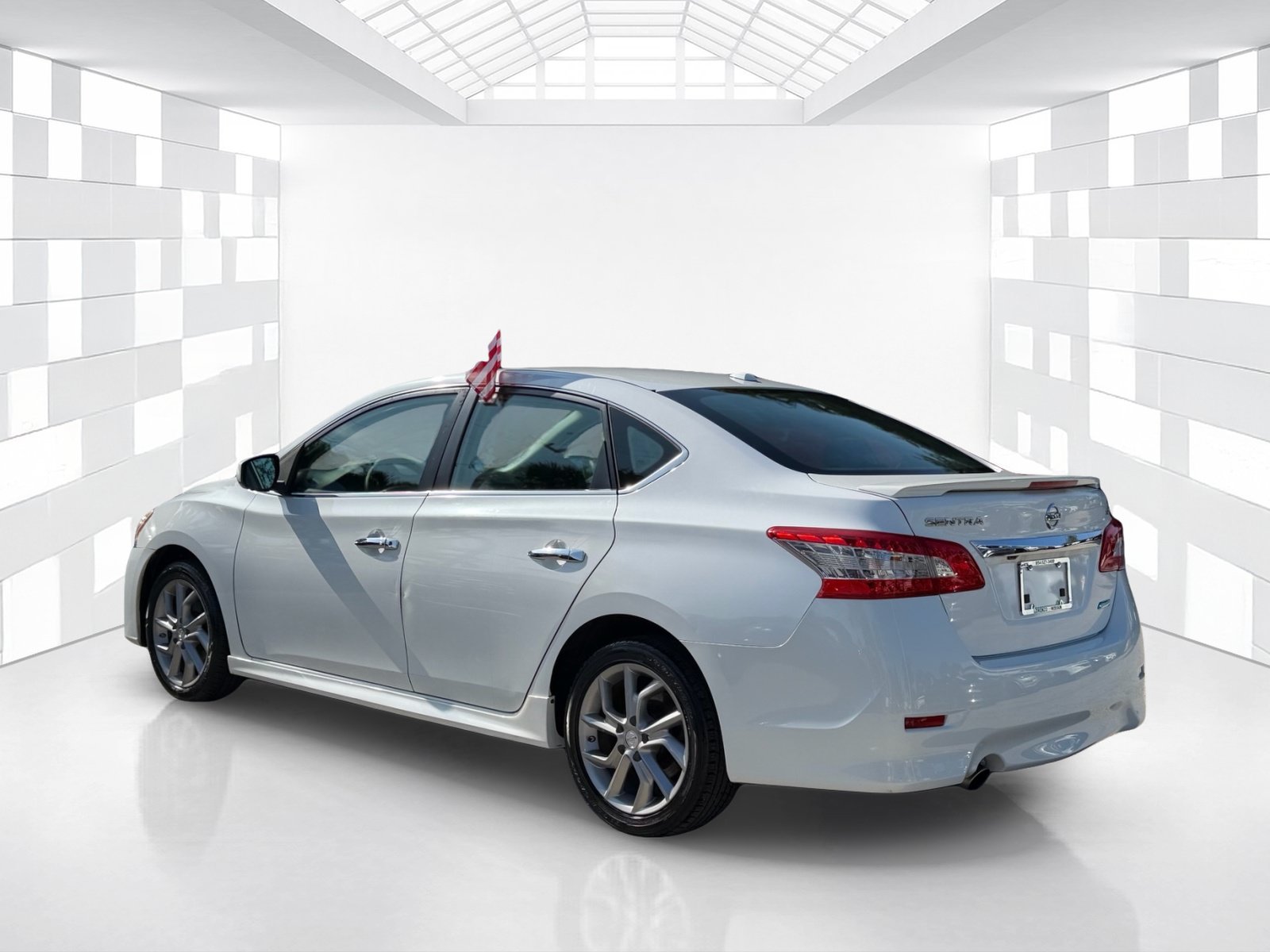 Used 2014 Nissan Sentra SR w/ SR Driver Package FWD image 5