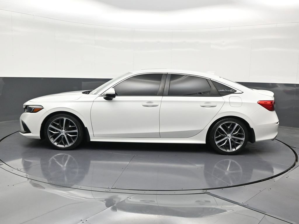 Used 2022 Honda Civic Touring image 2