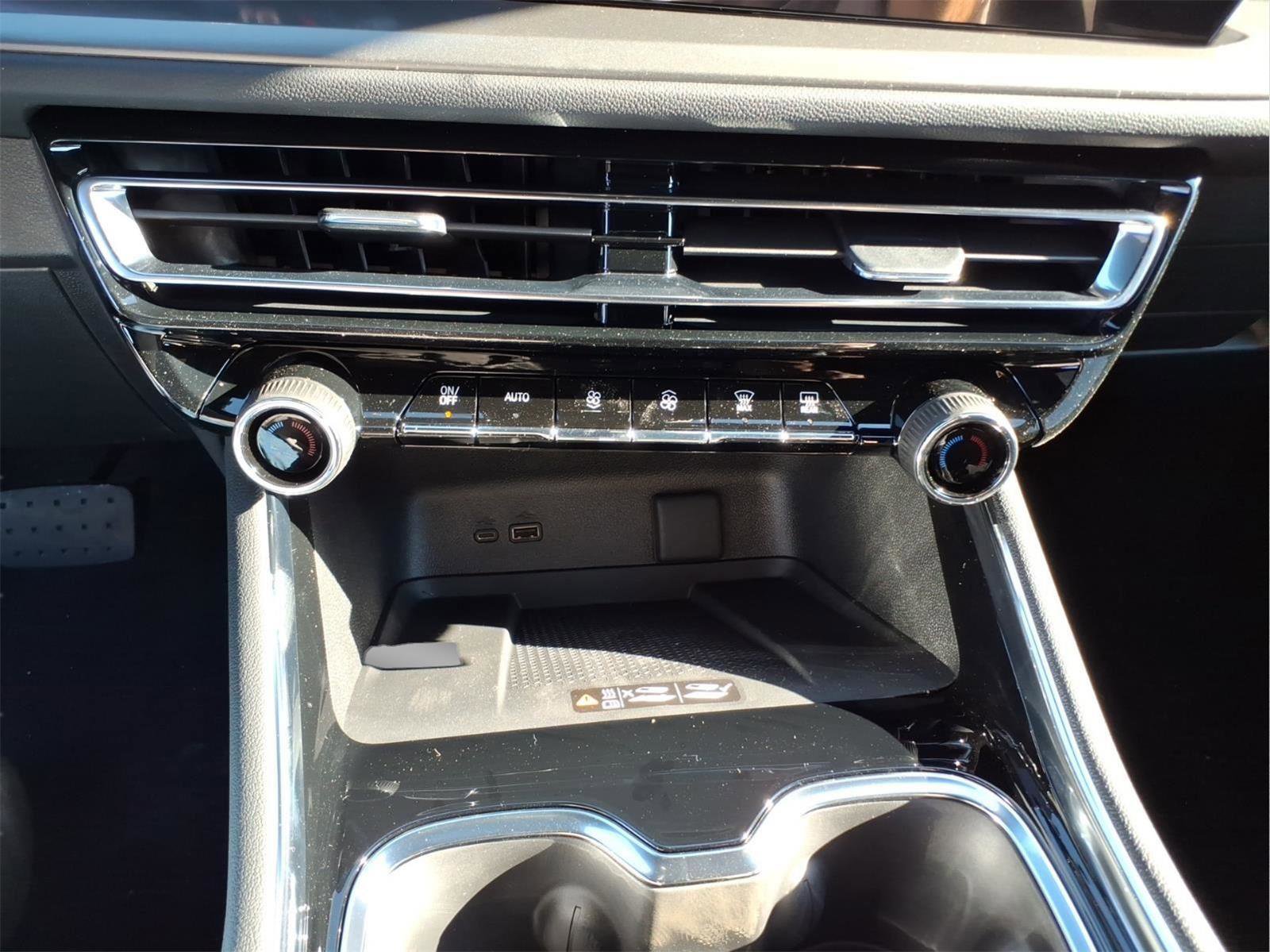 New 2026 Chevrolet Traverse LT image 23