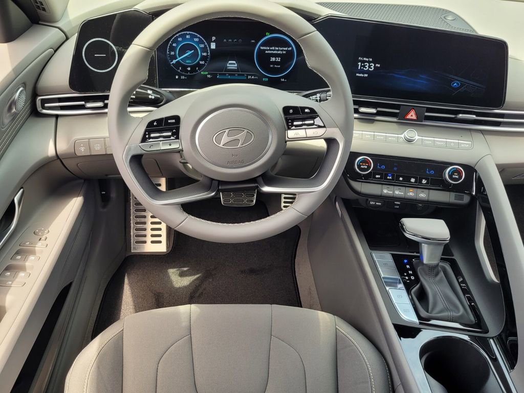 New 2025 Hyundai Elantra SEL image 15