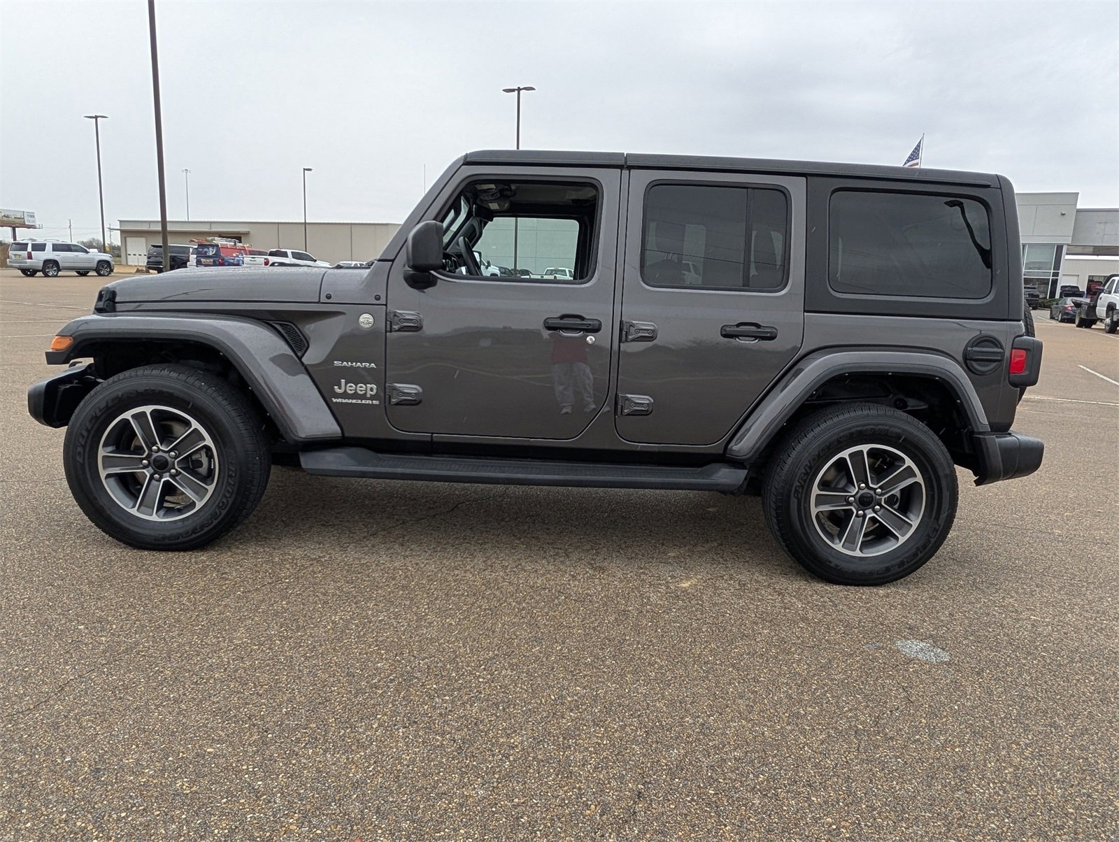 Used 2023 Jeep Wrangler Sahara w/ Cold Weather Group image 8