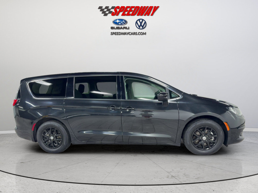 Used 2023 Chrysler Voyager LX FWD image 4