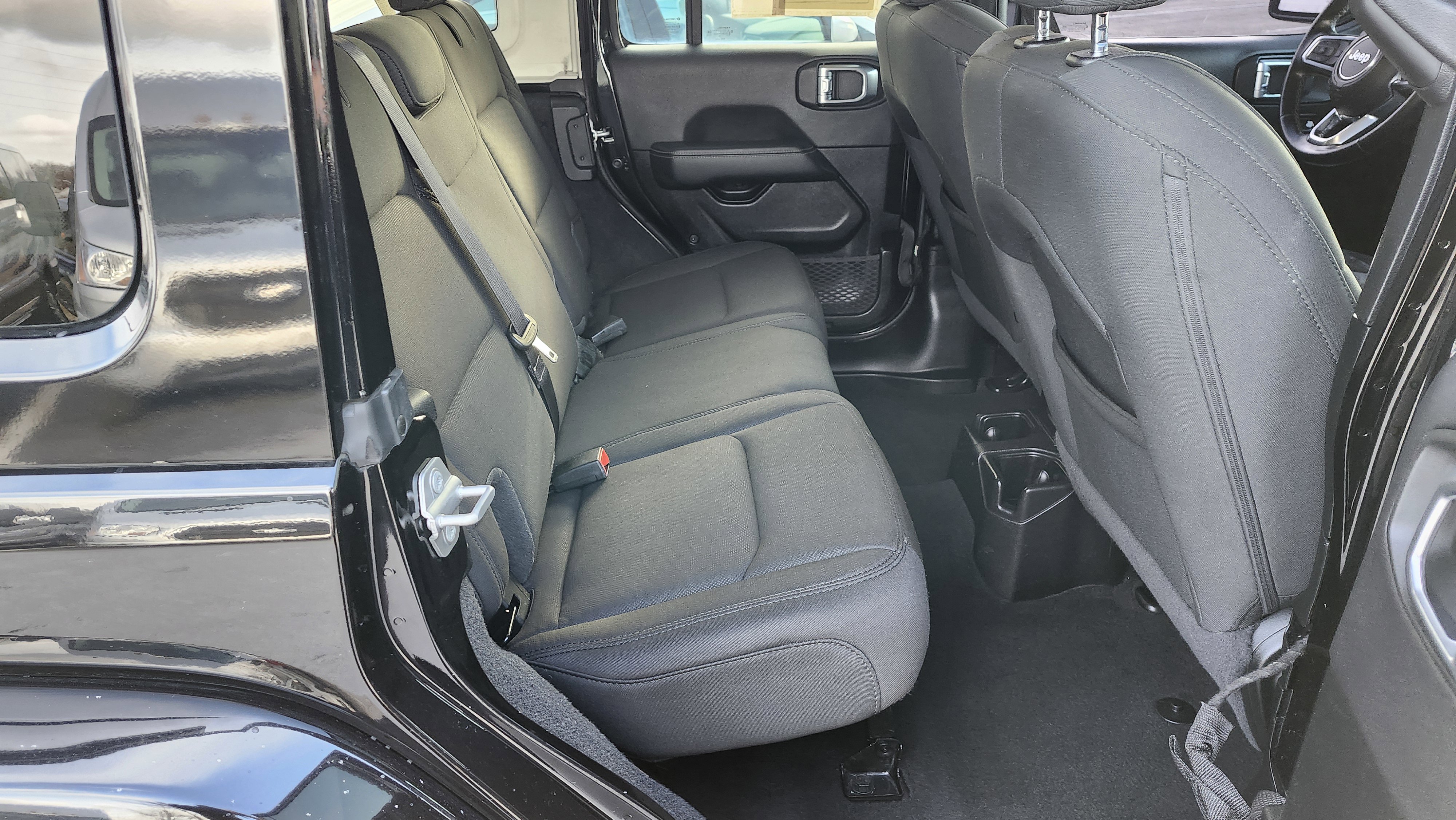 Used 2020 Jeep Wrangler Unlimited Sahara w/ Safety Group image 19