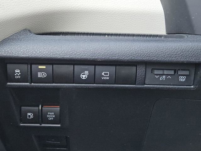 Used 2022 Toyota Sienna Platinum image 19