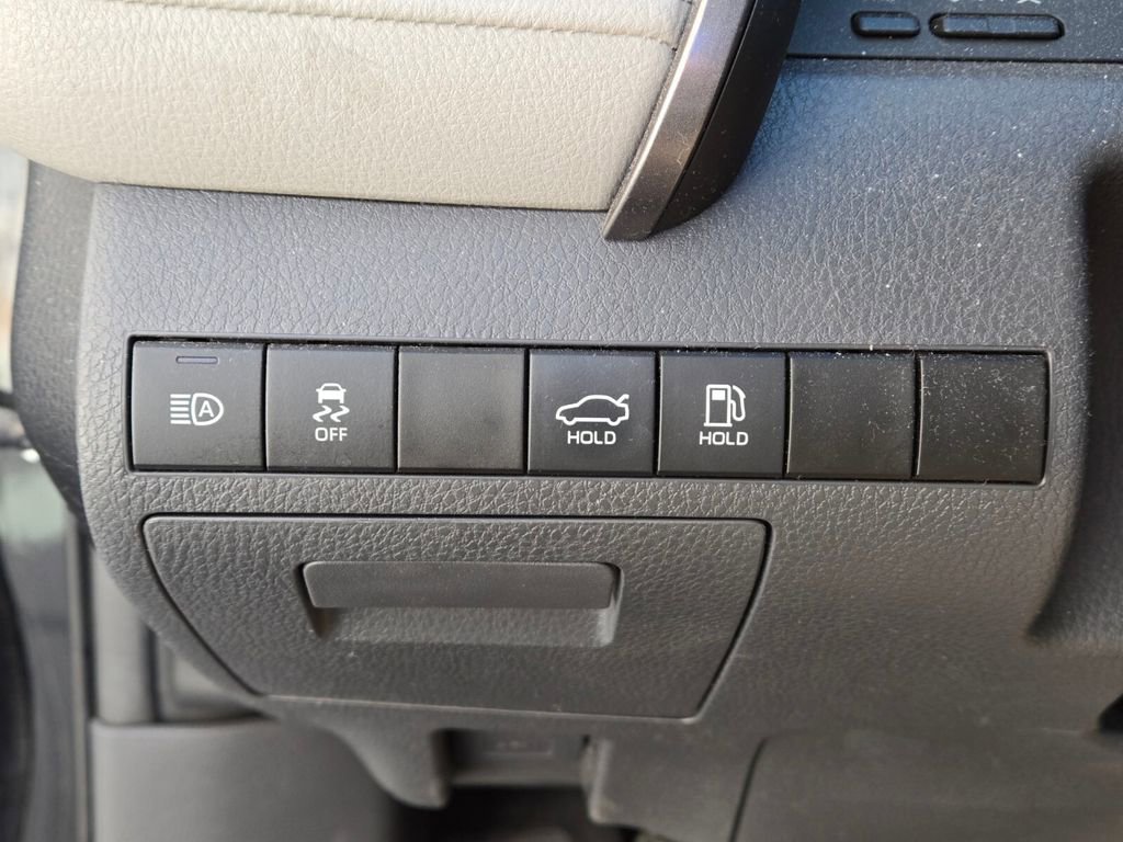 Used 2022 Toyota Camry LE w/ Carpet Mat Package (TMS) image 11