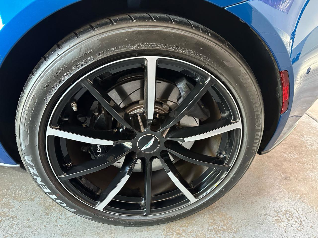 Used 2022 Aston Martin DB11 Volante RWD image 25