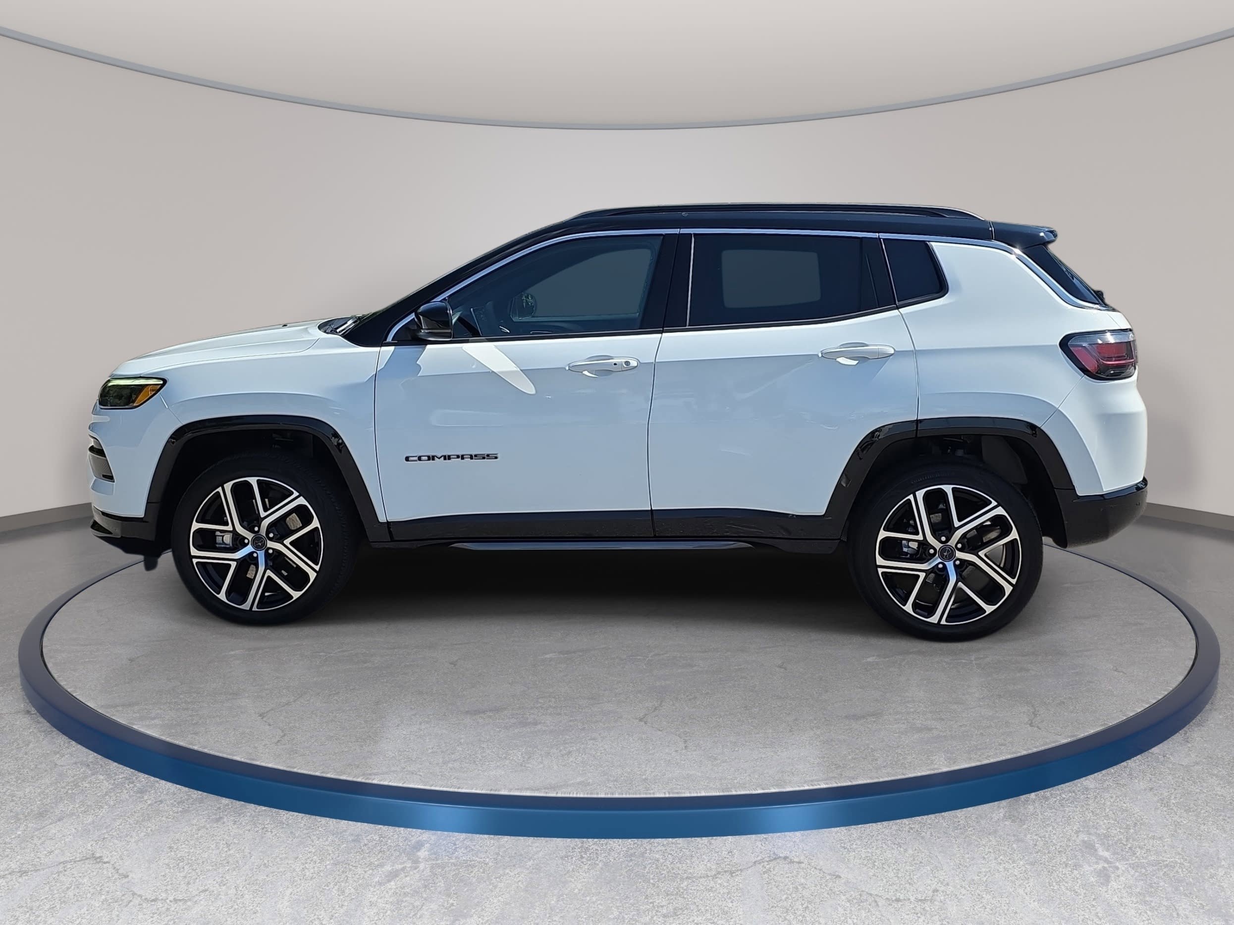 Used 2025 Jeep Compass Limited w/ Elite Group AWD/4WD image 9