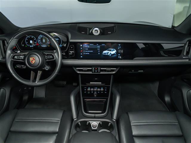Used 2025 Porsche Cayenne AWD/4WD image 17
