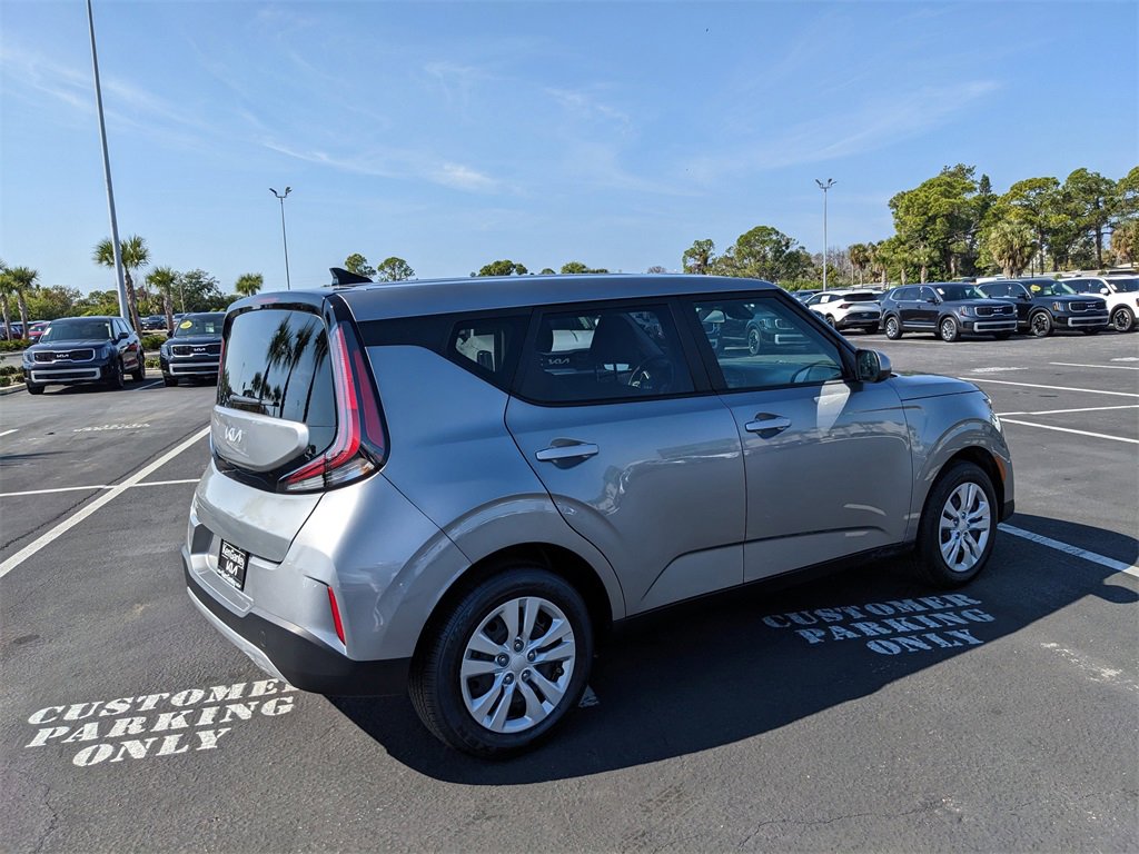 Certified 2025 Kia Soul LX image 9