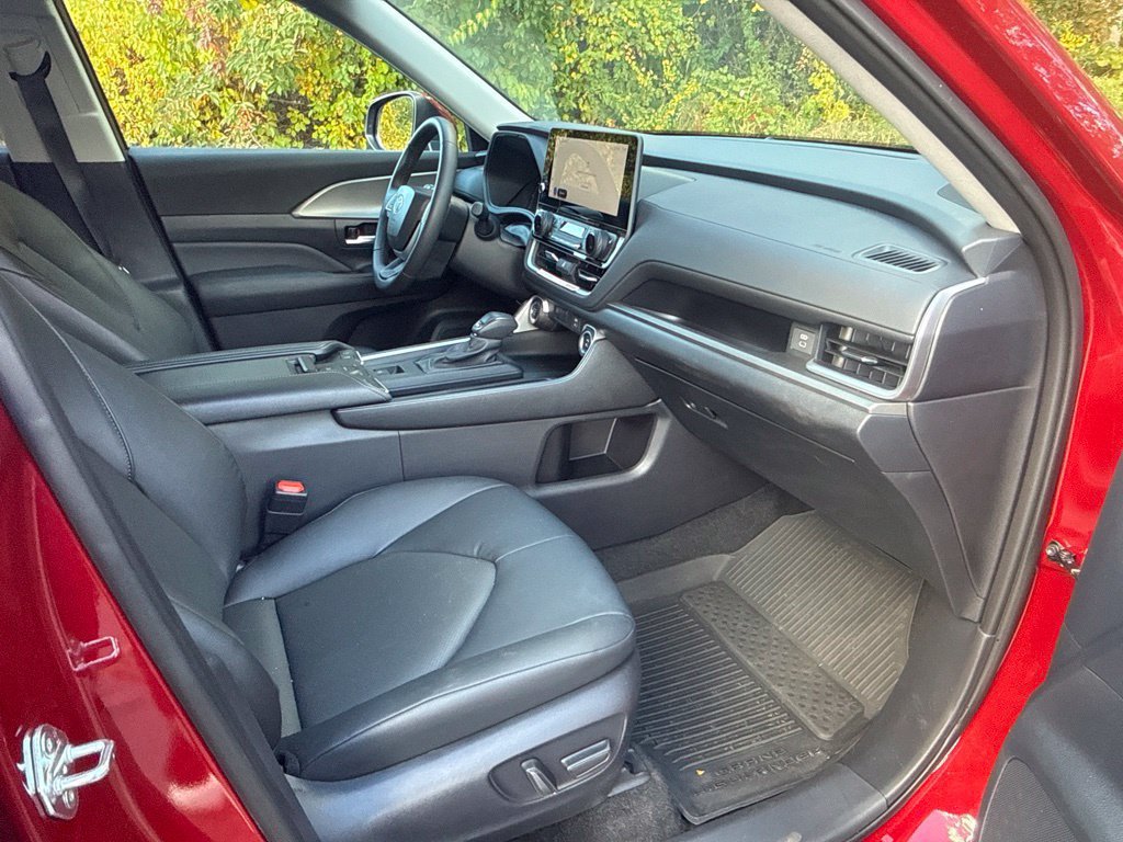 Used 2026 Toyota Grand Highlander AWD image 23
