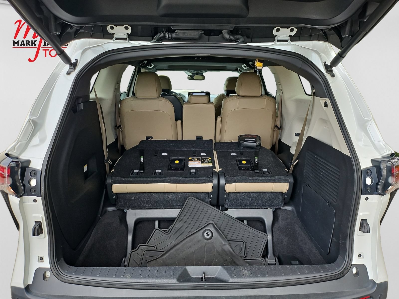 Used 2023 Toyota Sienna XLE FWD image 19