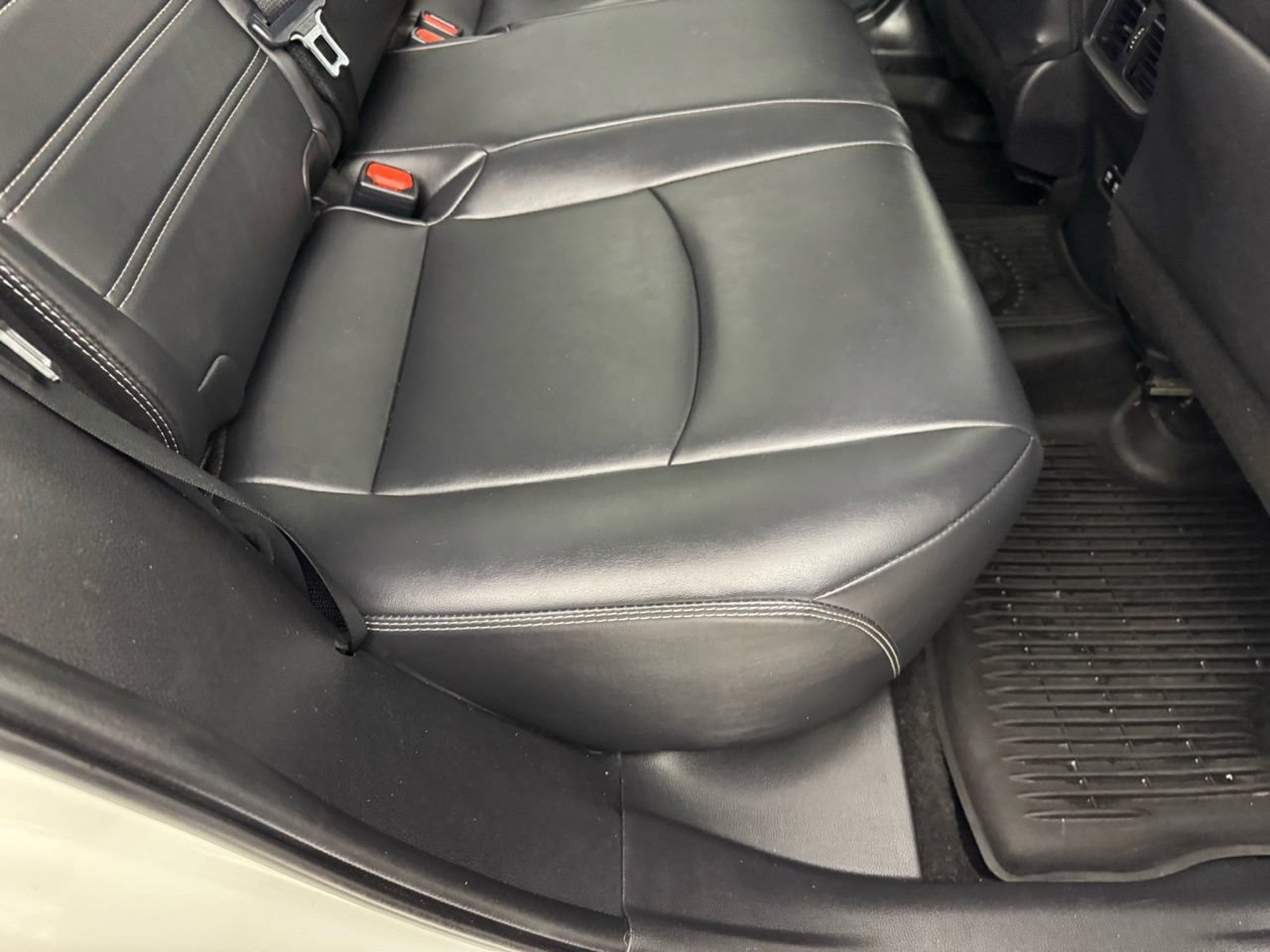 Used 2020 Toyota RAV4 XLE Premium image 28