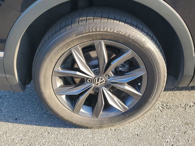 Used 2024 Volkswagen Tiguan SE image 5