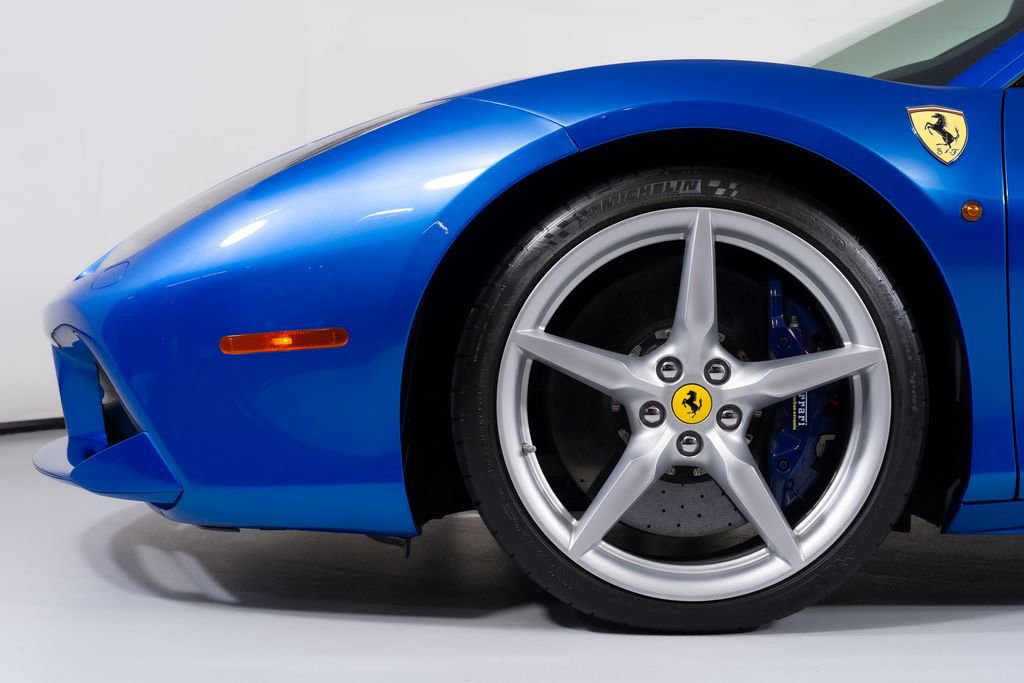 Used 2018 Ferrari 488 GTB RWD image 13