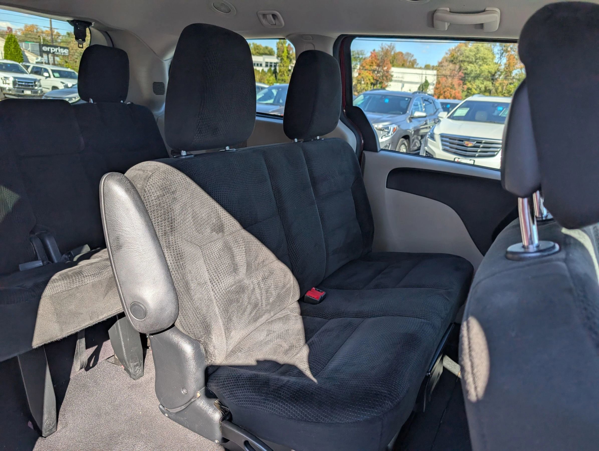 Used 2017 Dodge Grand Caravan SE image 13