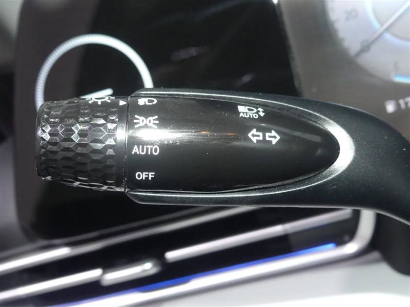 Used 2022 Hyundai Elantra Limited image 34