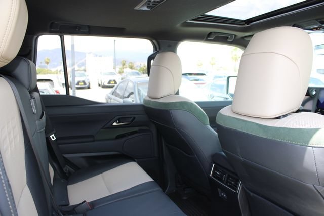 Certified 2025 Lexus GX 550 w/ Accessory Package (32) AWD/4WD image 7