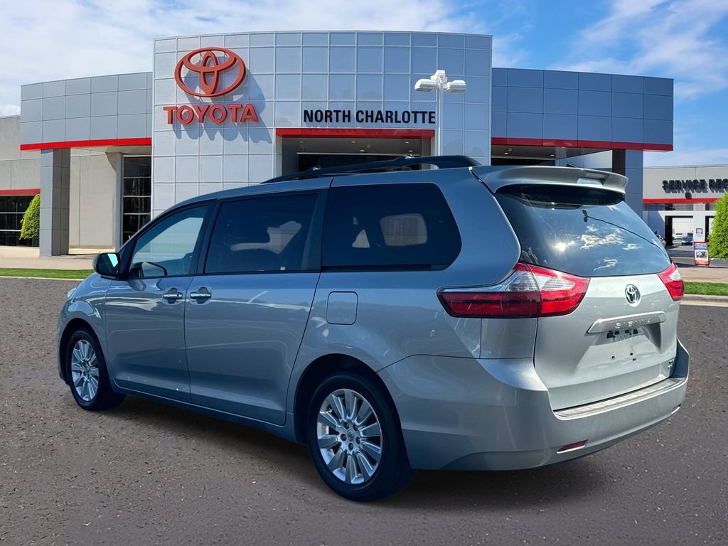 Used 2015 Toyota Sienna XLE AWD/4WD image 4