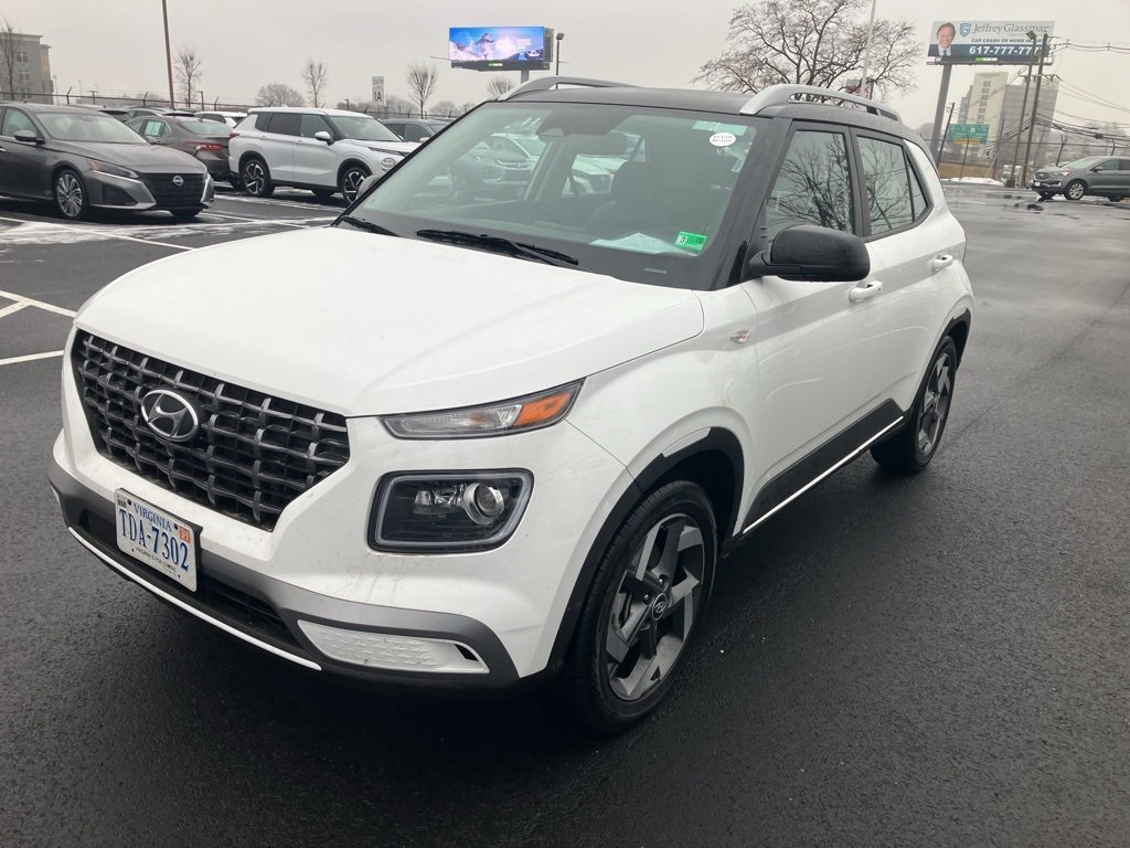 Used 2025 Hyundai Venue Limited image 1