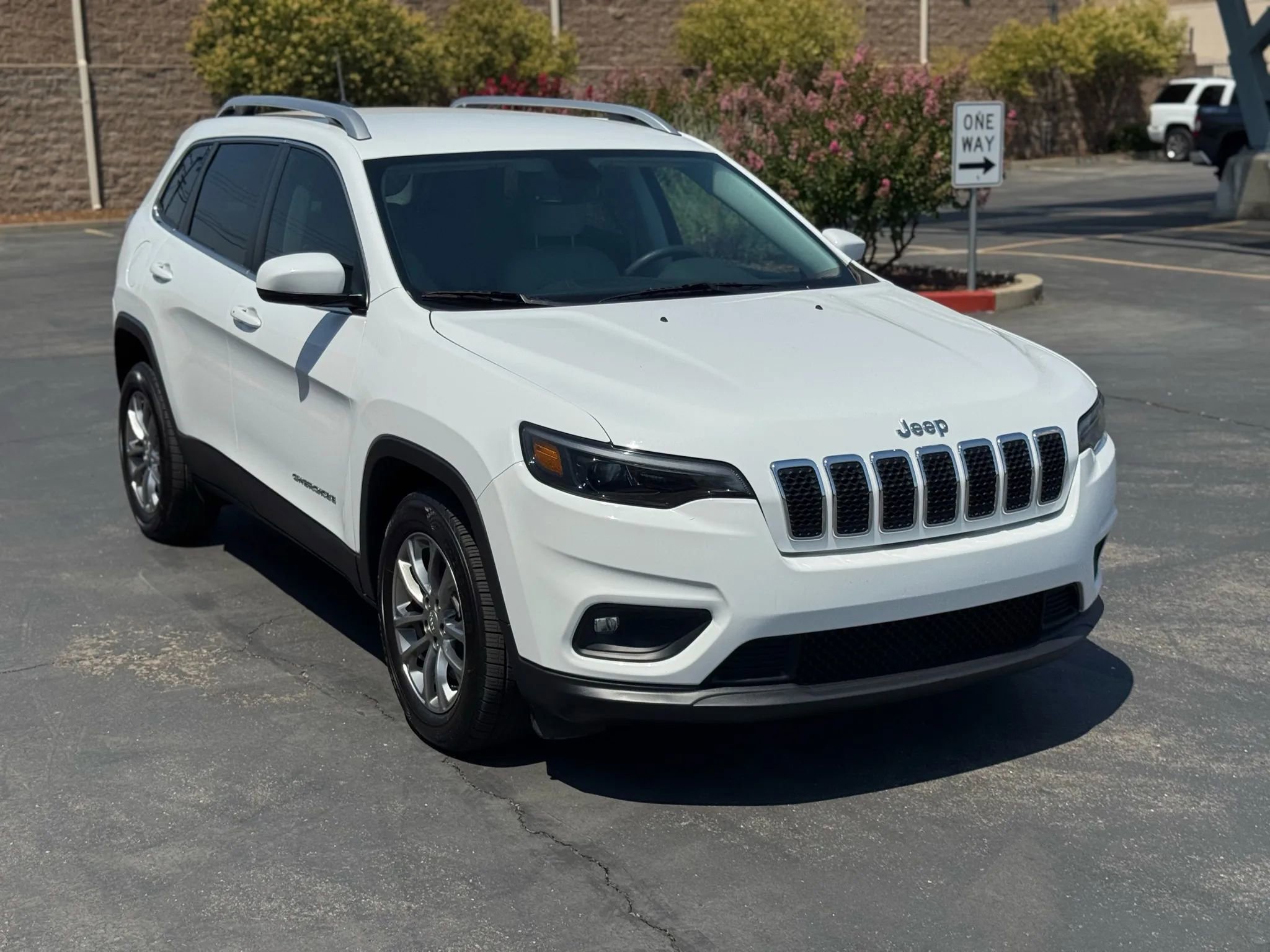 Used 2020 Jeep Cherokee Latitude Plus w/ Comfort/Convenience Group image 8