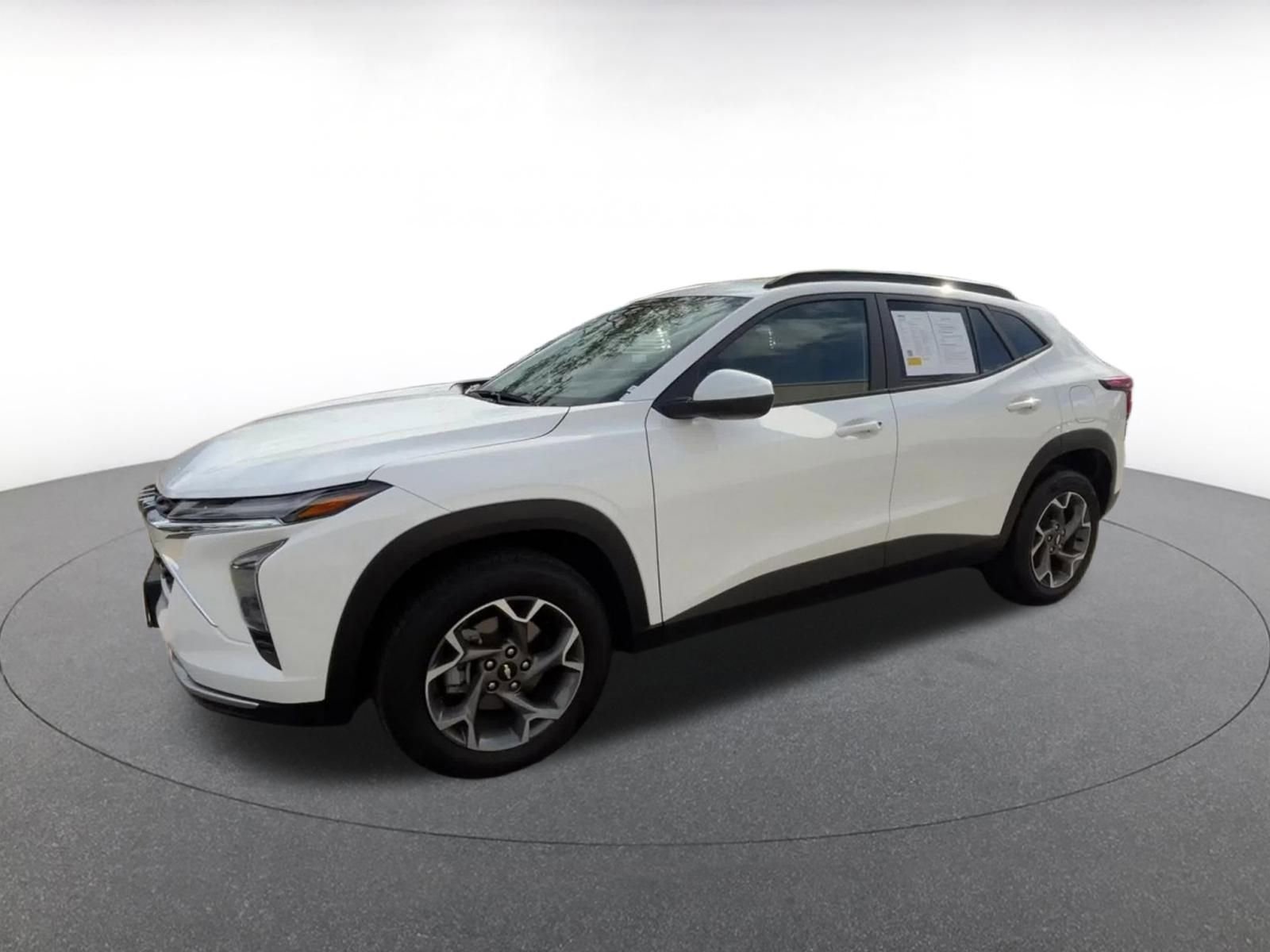 Used 2025 Chevrolet Trax LT image 8