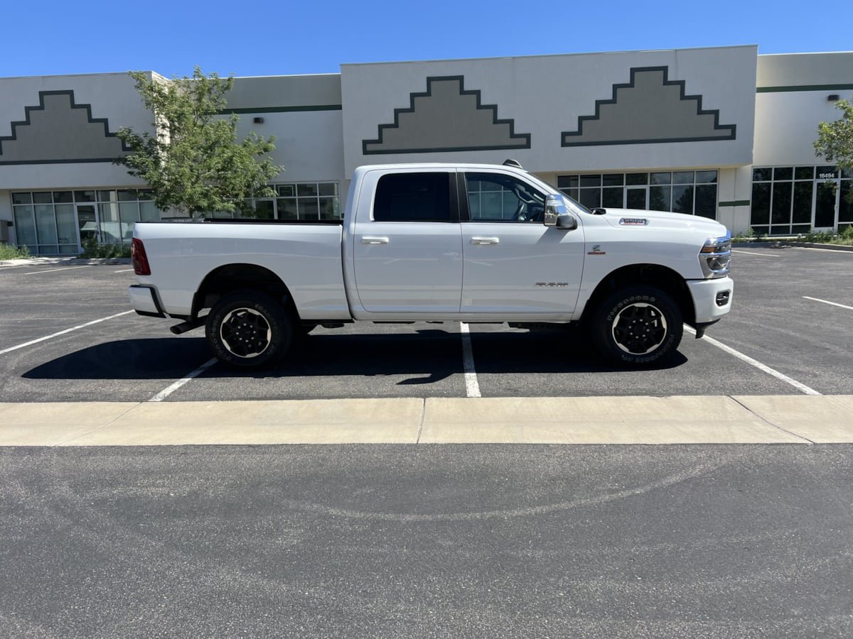 Used 2025 RAM 2500 Laramie AWD/4WD image 2