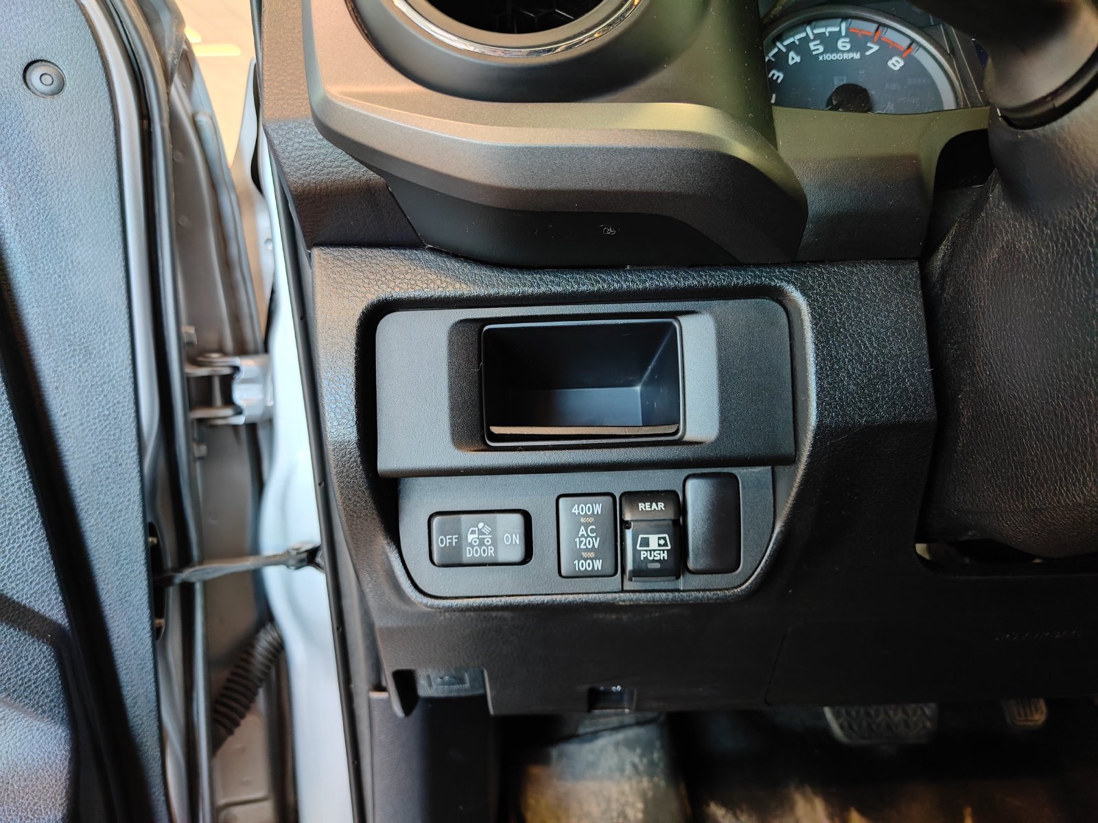 Used 2017 Toyota Tacoma TRD Sport w/ Exterior Package AWD/4WD image 11