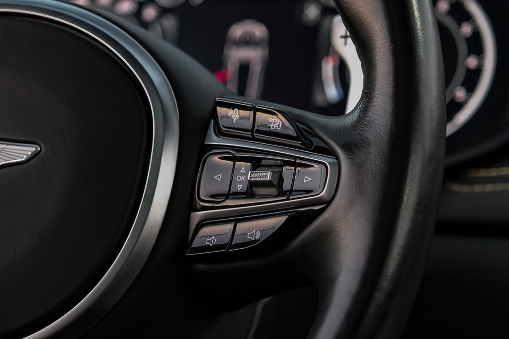 Used 2021 Aston Martin DBX image 17