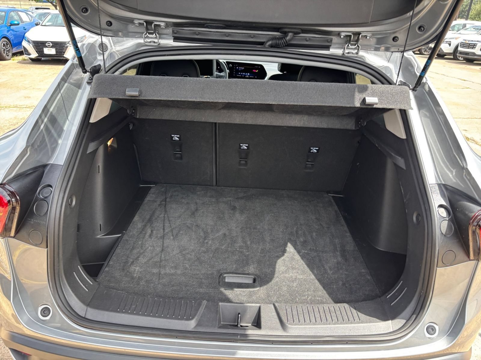 Used 2025 Chevrolet Trax LT FWD image 25