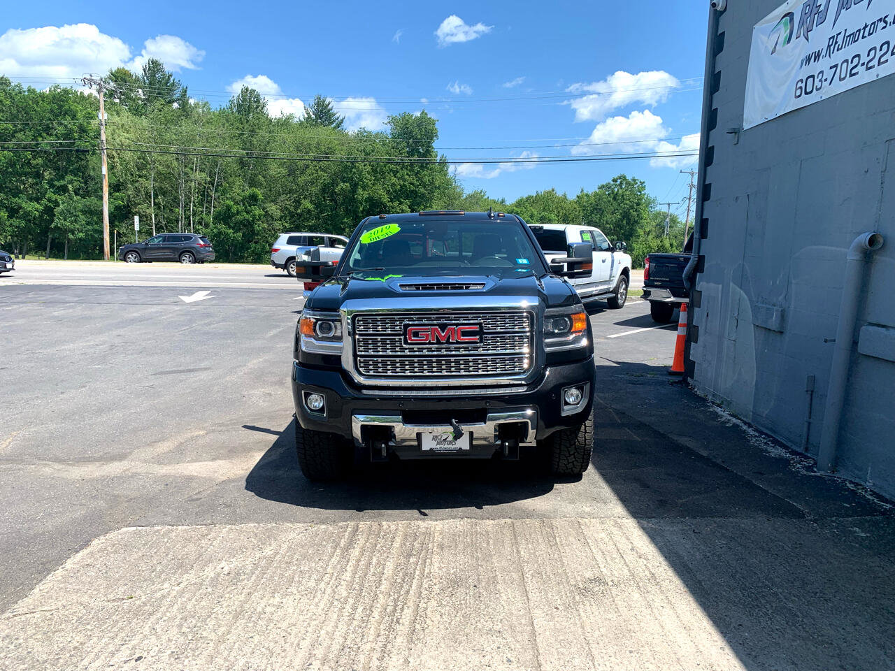 Used 2019 GMC Sierra 3500 Denali w/ Duramax Plus Package image 3
