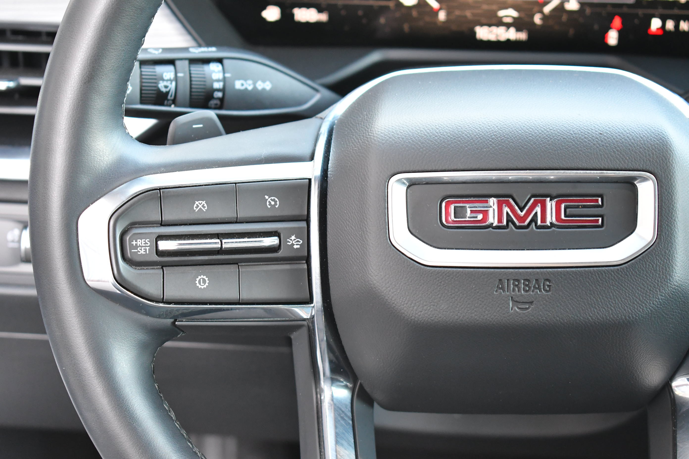 Used 2025 GMC Acadia Elevation FWD image 16