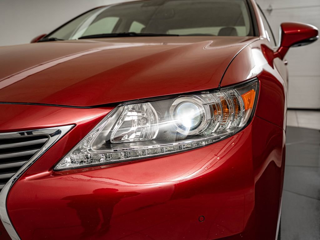 Used 2014 Lexus ES 300h w/ Luxury Package w/Bamboo Trim image 13