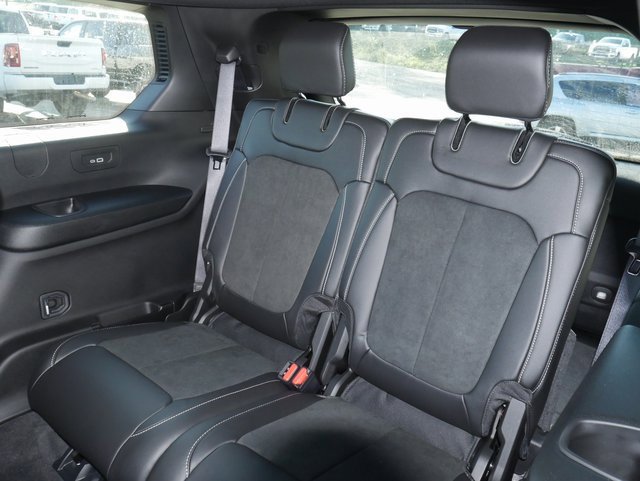 New 2025 Jeep Grand Cherokee L Altitude image 24