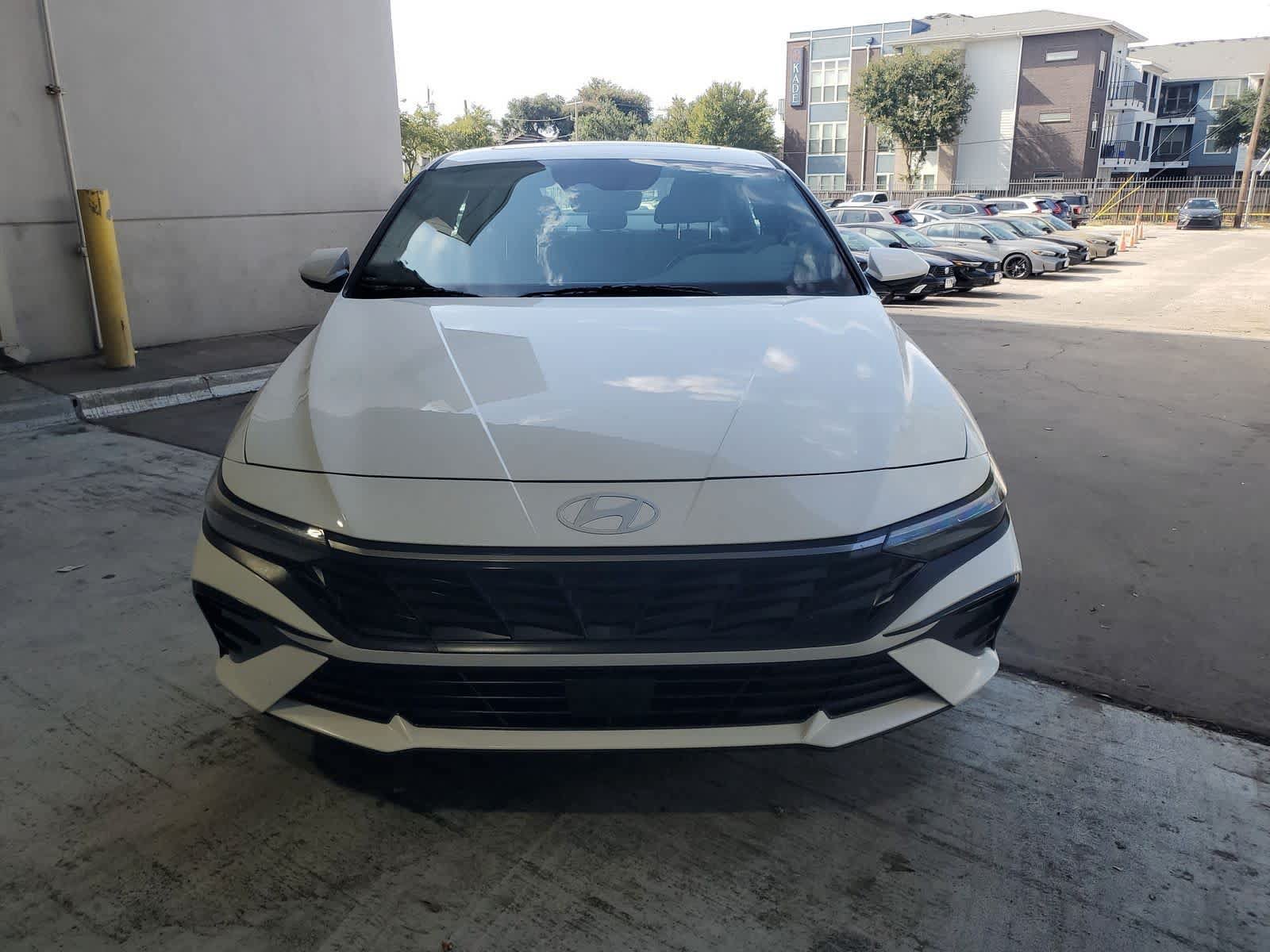 Used 2025 Hyundai Elantra SEL FWD image 8