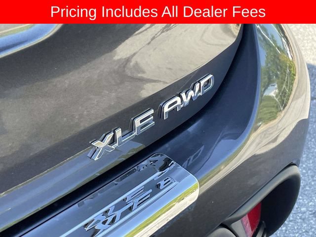 Used 2022 Toyota Highlander XLE AWD/4WD image 12