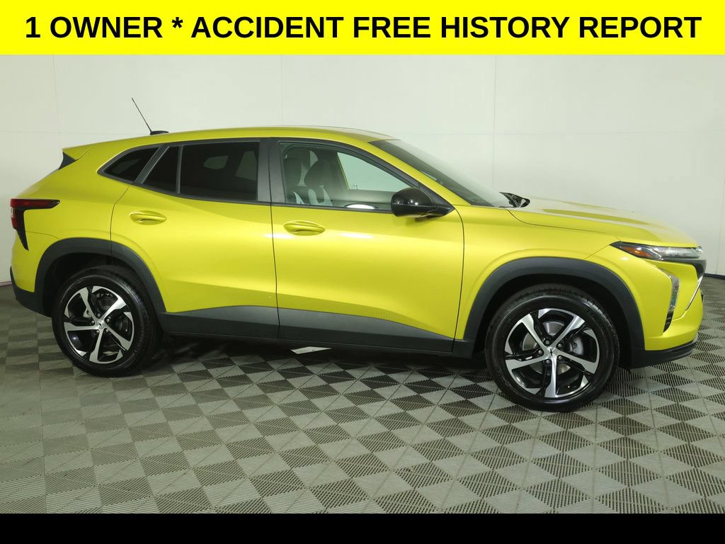 Used 2024 Chevrolet Trax RS FWD image 2
