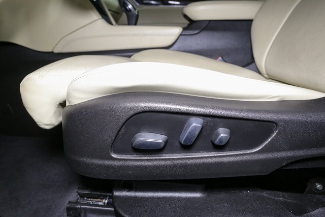 Used 2017 Cadillac XT5 Luxury w/ Driver Awareness Package image 38