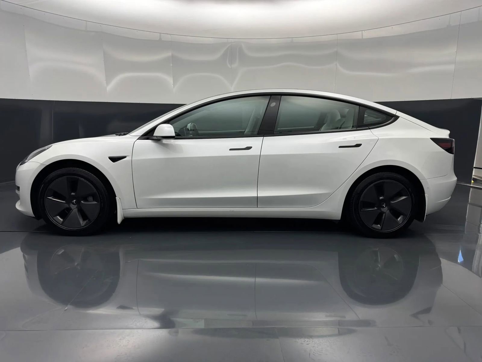 Used 2021 Tesla Model 3 Standard Range Plus image 6