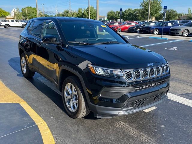 Used 2025 Jeep Compass Sport AWD/4WD image 2