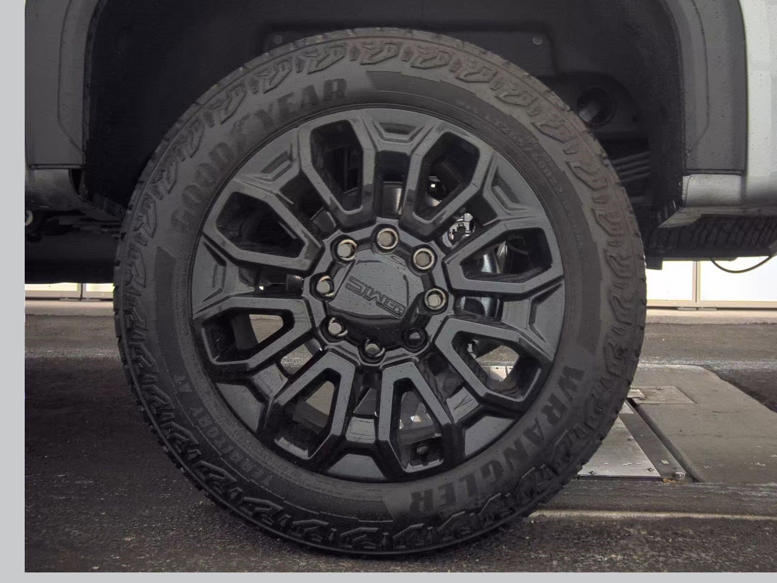 Used 2025 GMC Sierra 2500 Denali Ultimate image 13