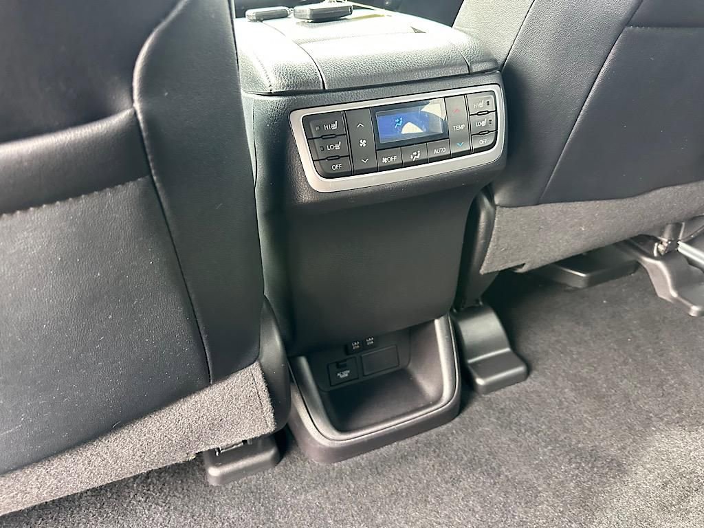 Used 2019 Toyota Highlander Limited Platinum image 22