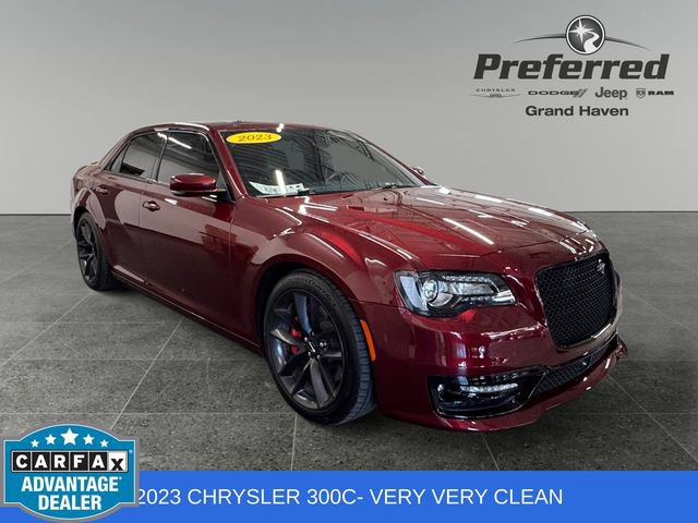Used 2023 Chrysler 300 C RWD image 1