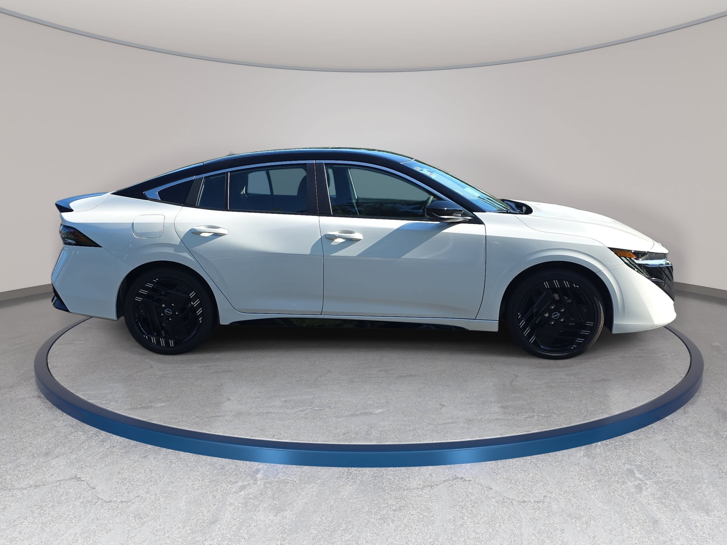 New 2027 Nissan Sentra SR w/ Floor Mat Package FWD image 4