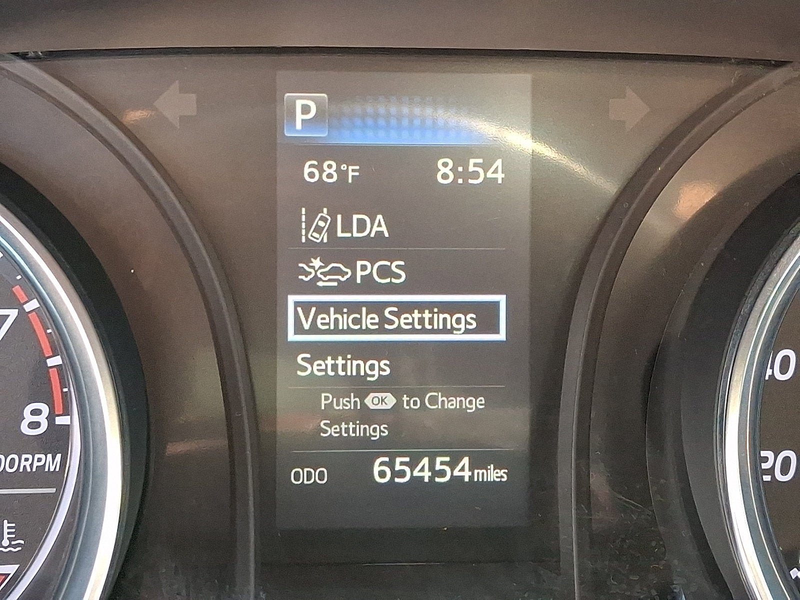 Used 2020 Toyota Camry SE w/ Blackout Package FWD image 21