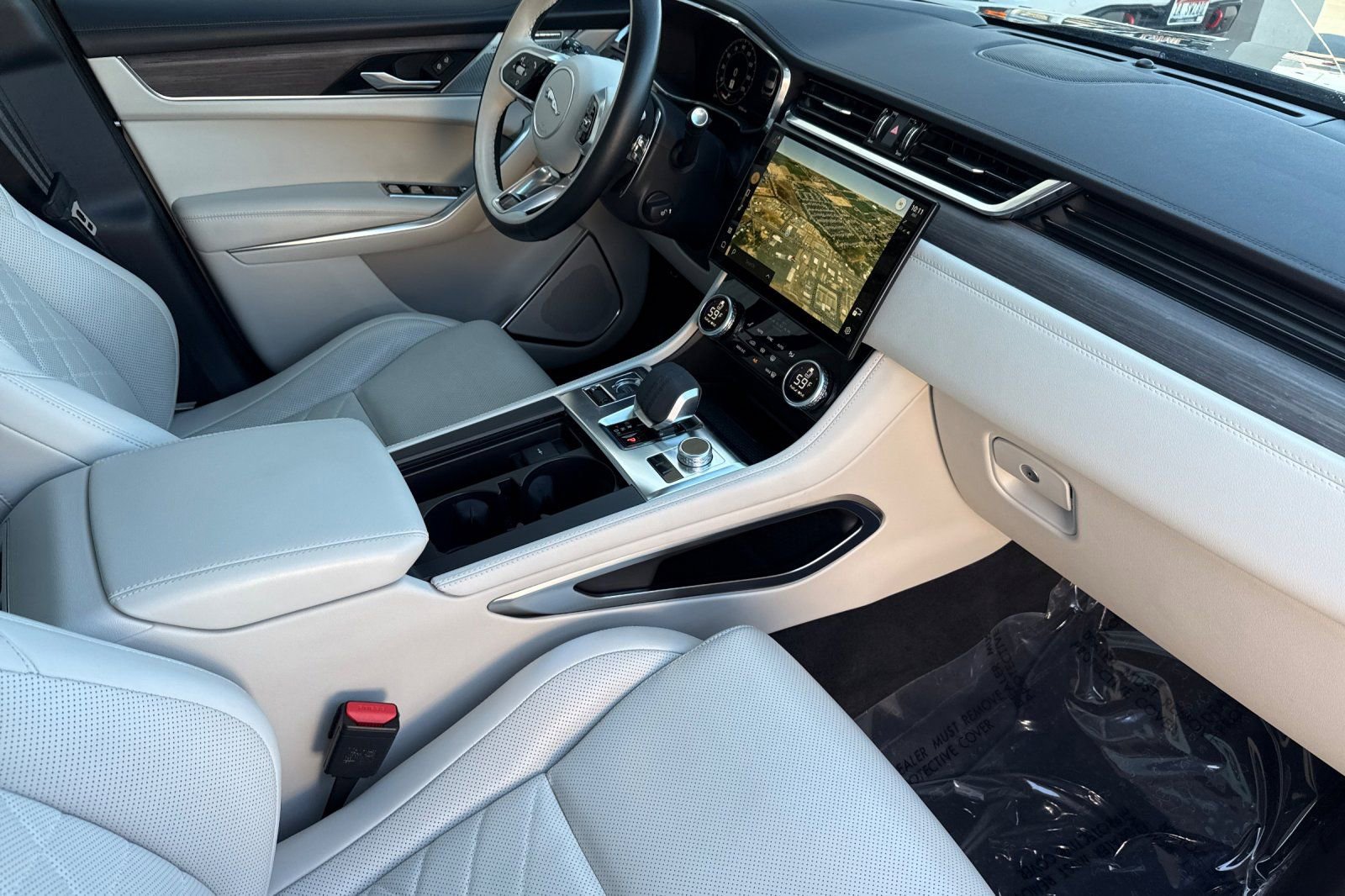 Used 2023 Jaguar F-PACE S AWD/4WD image 16